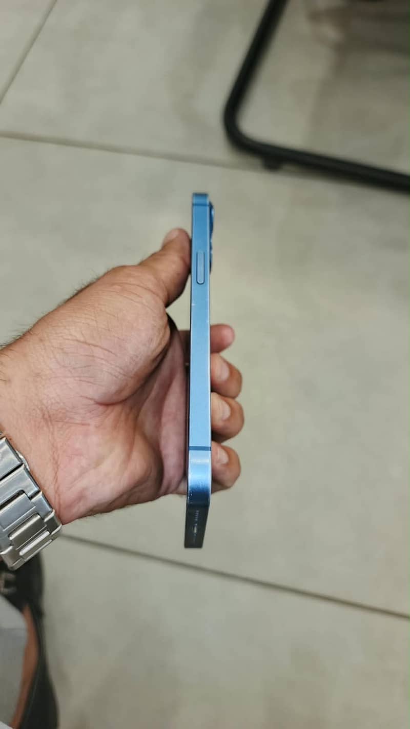 Apple iPhone 13 0