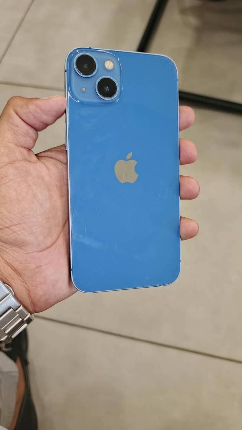 Apple iPhone 13 4