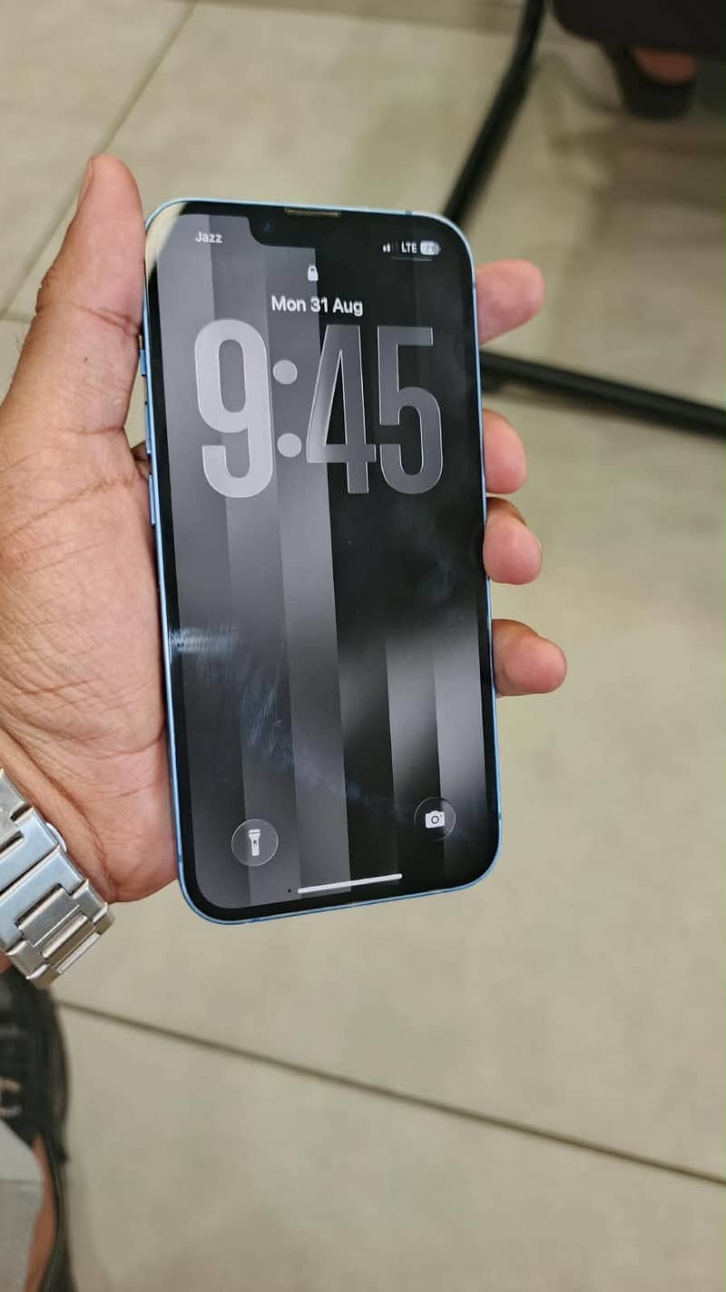 Apple iPhone 13 5