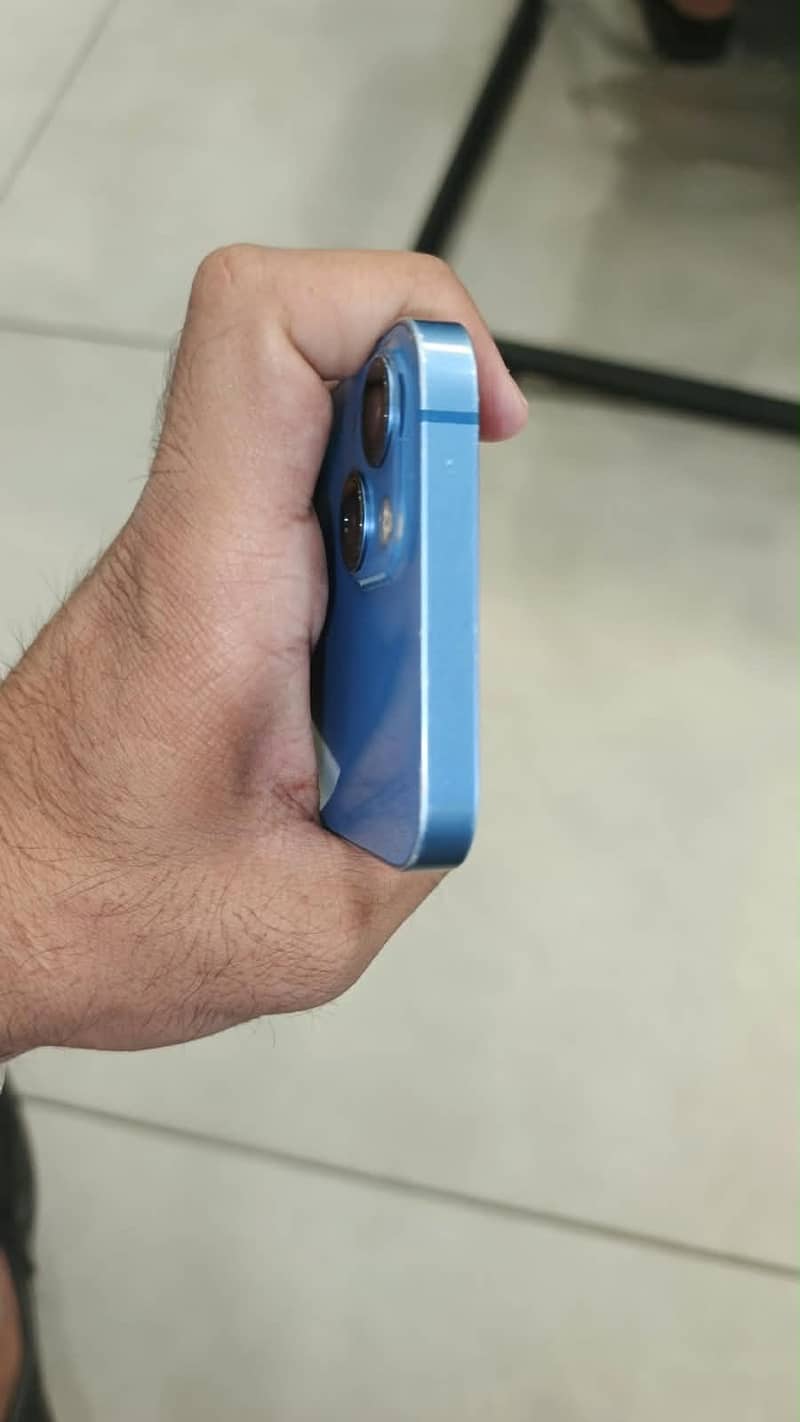 Apple iPhone 13 6