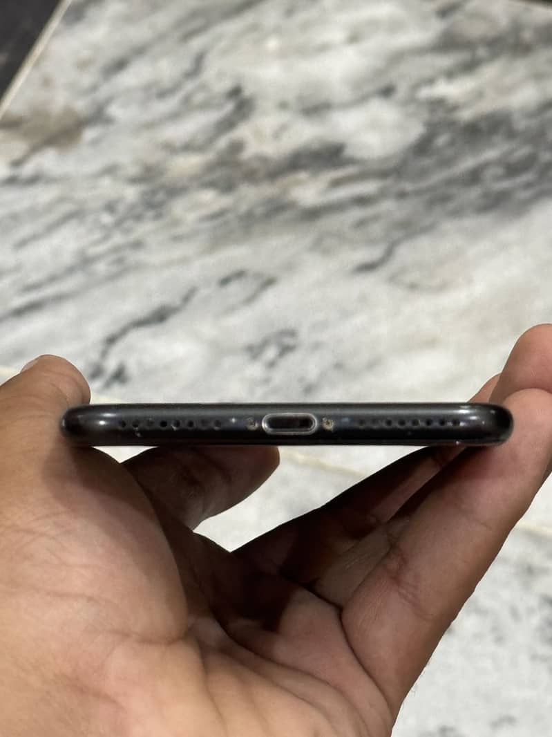Apple iPhone 7 Plus 9