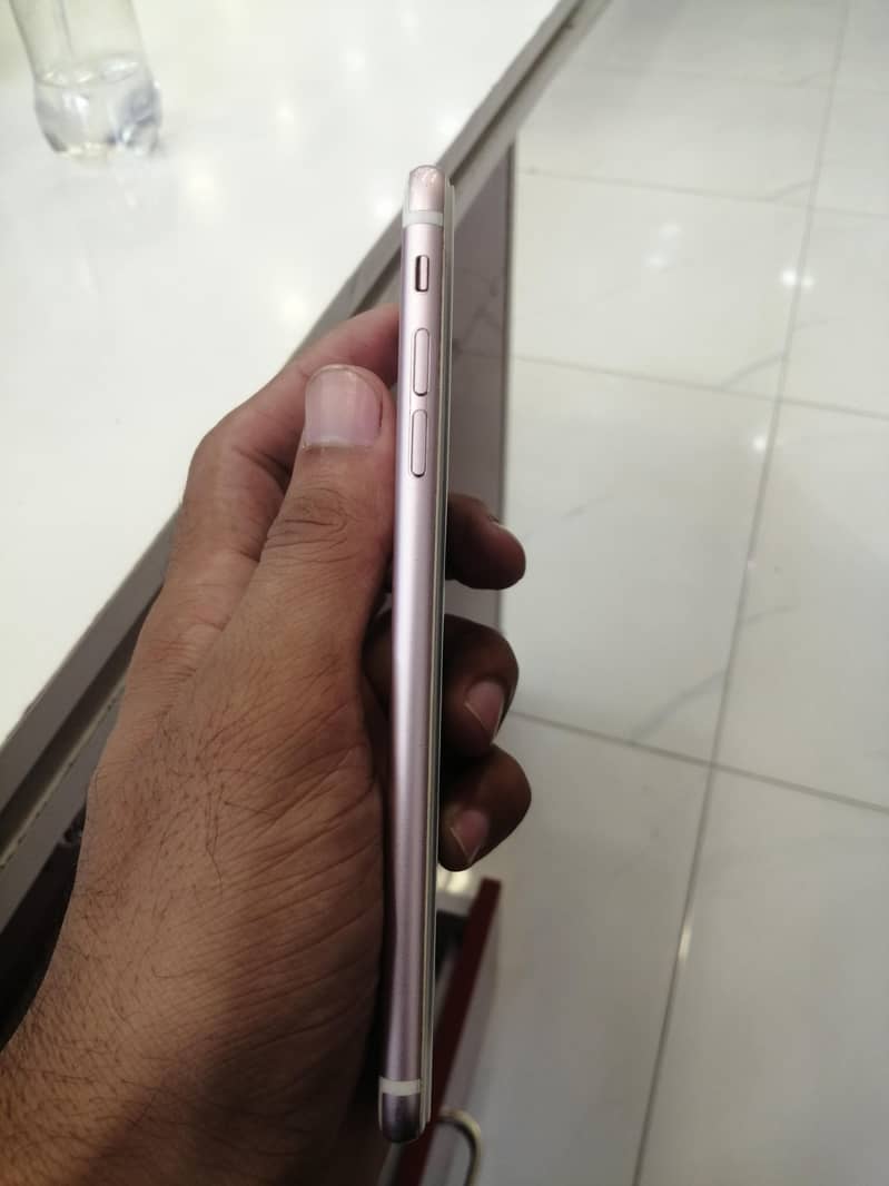 Apple iPhone 7 Plus 6
