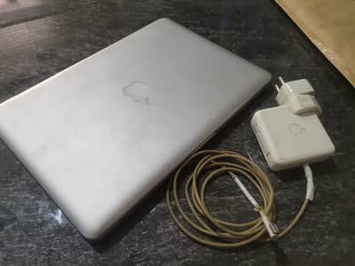 Apple Mac Book pro i5 Windows 10pro installed