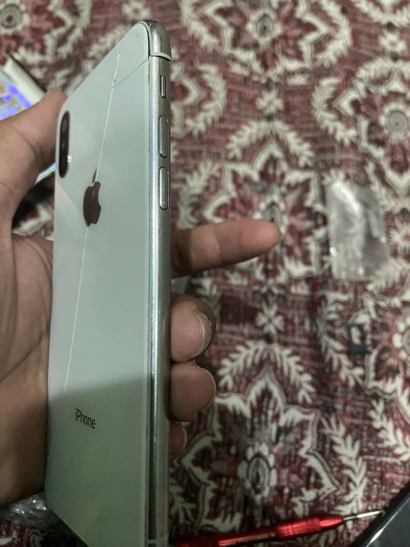 iPhone X 4