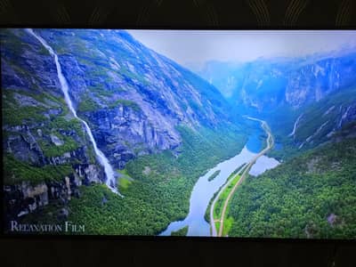 Samsung 43 Inch 4K Crystal UHD Smart TV (TU7000) - Excellent Condition