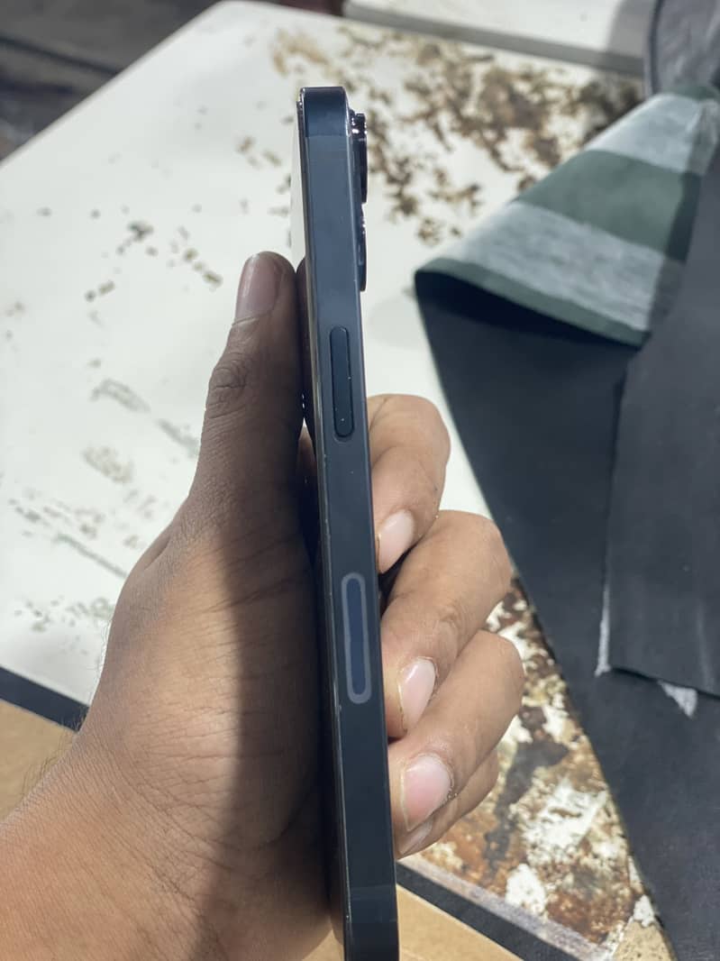 Apple iPhone 13 1