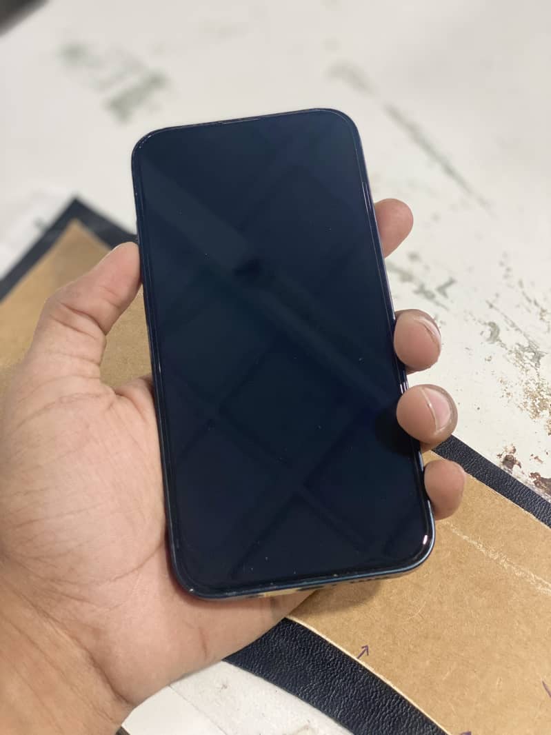 Apple iPhone 13 6