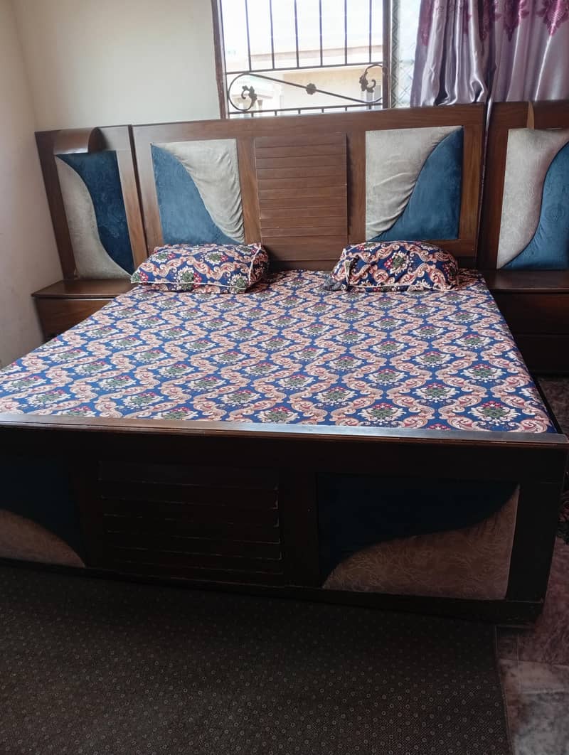 bed and side tables 0