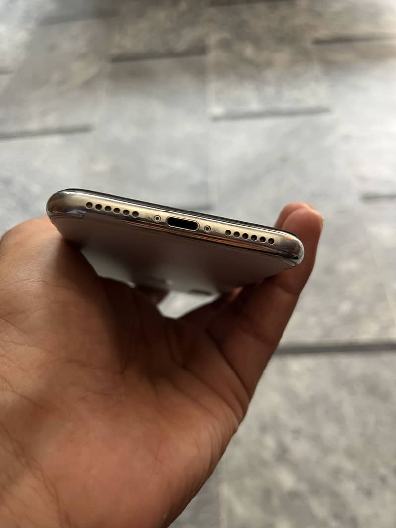 Apple iPhone X 3