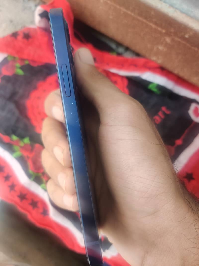 Apple iPhone 12 3