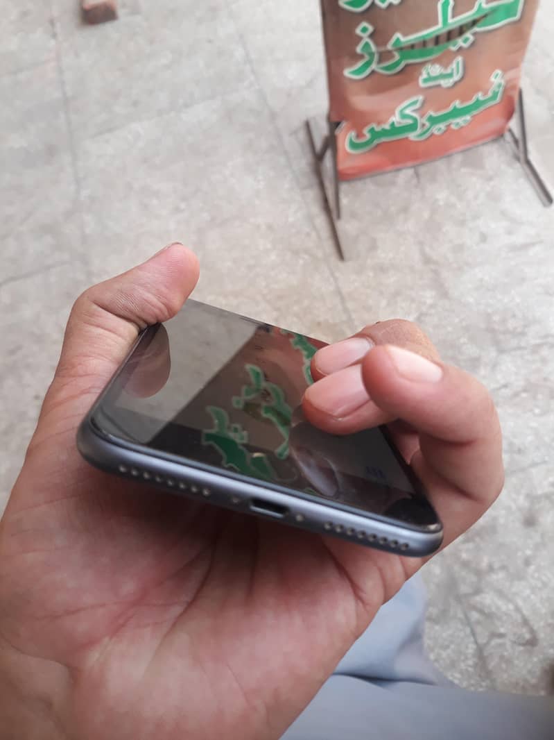 Apple iPhone 8 Plus 1