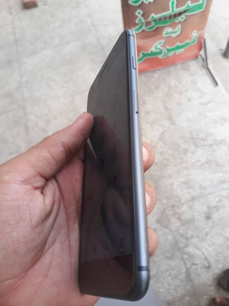 Apple iPhone 8 Plus 3