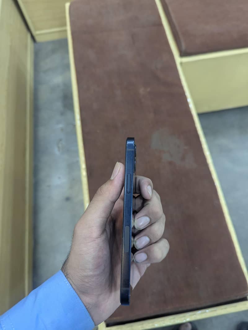 Apple iPhone 12 3