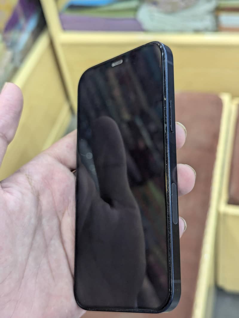 Apple iPhone 12 6