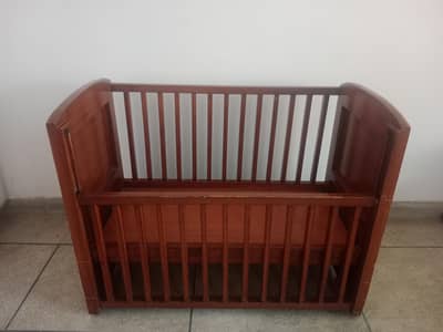 Baby cot.