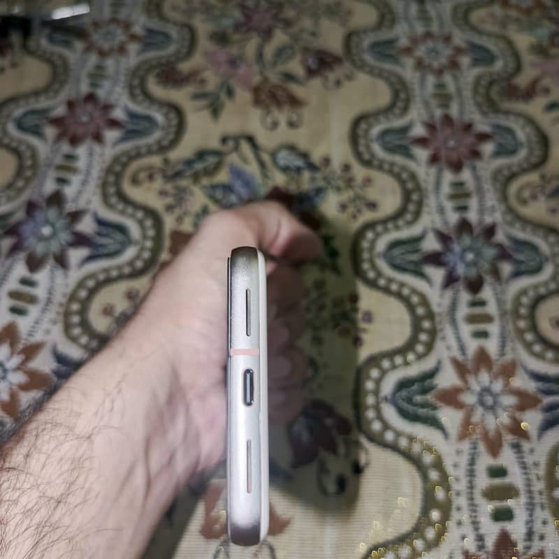 Google Pixel 8 4