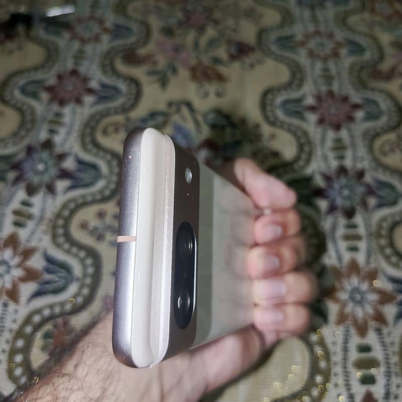 Google Pixel 8 5