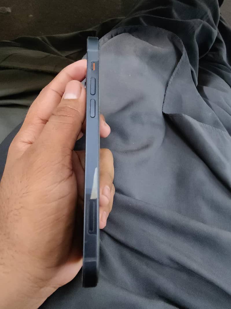 Apple iPhone 12 6