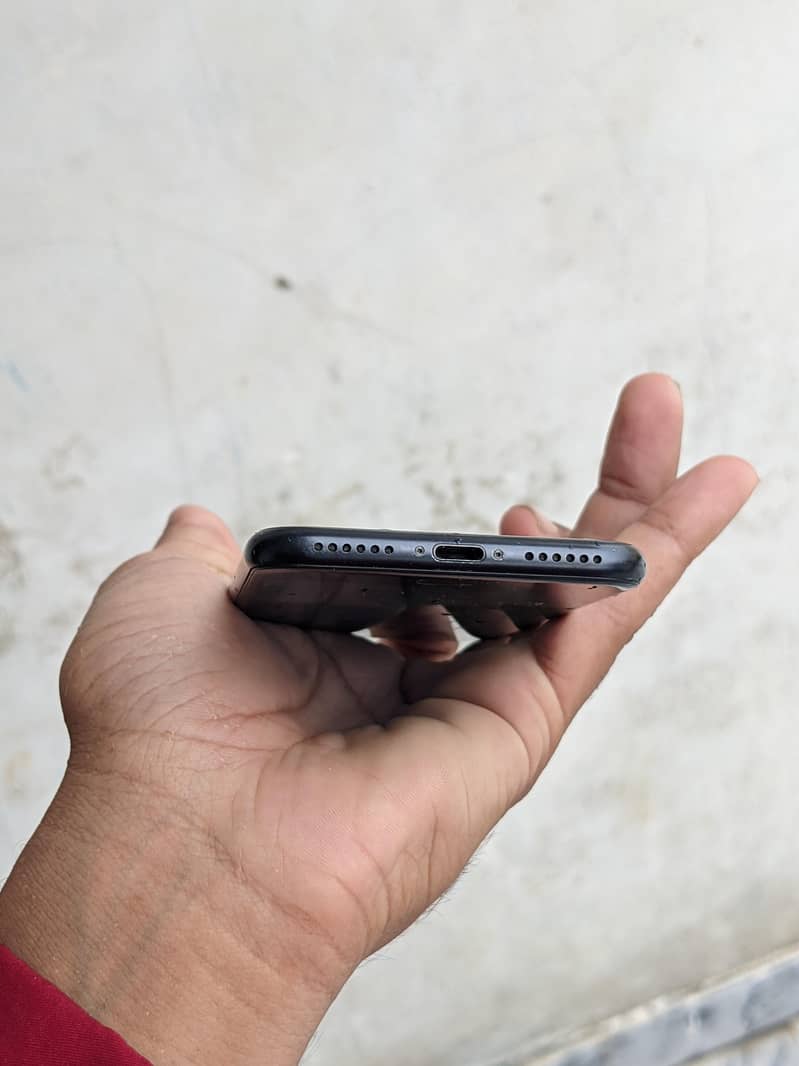 IPHONE SE 2 7