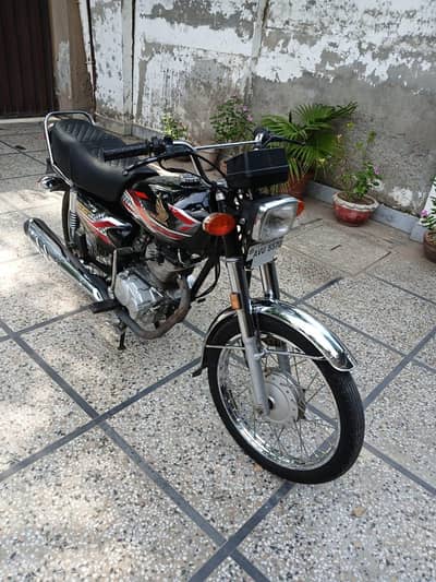 Honda 125 2024 mid