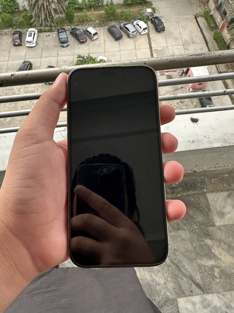Apple iPhone 16 Pro Max 0