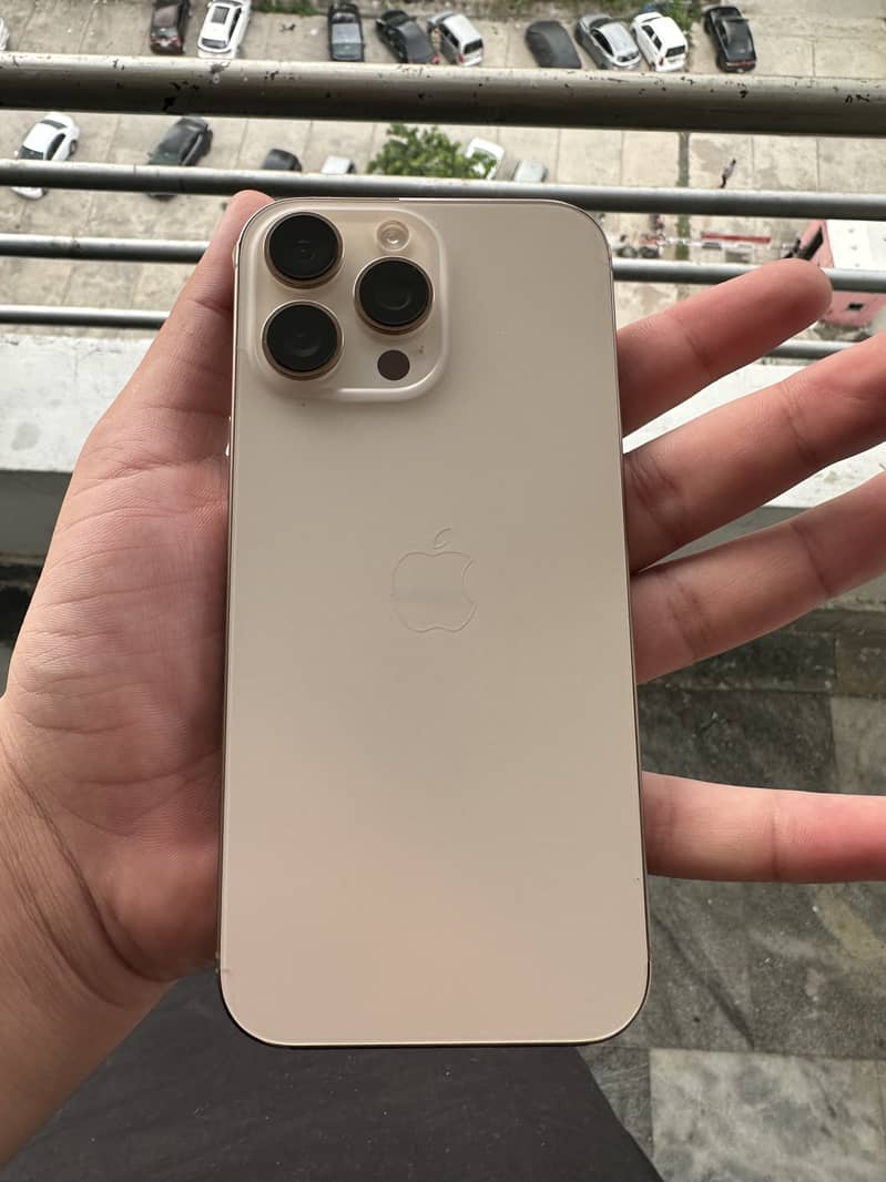 Apple iPhone 16 Pro Max 3