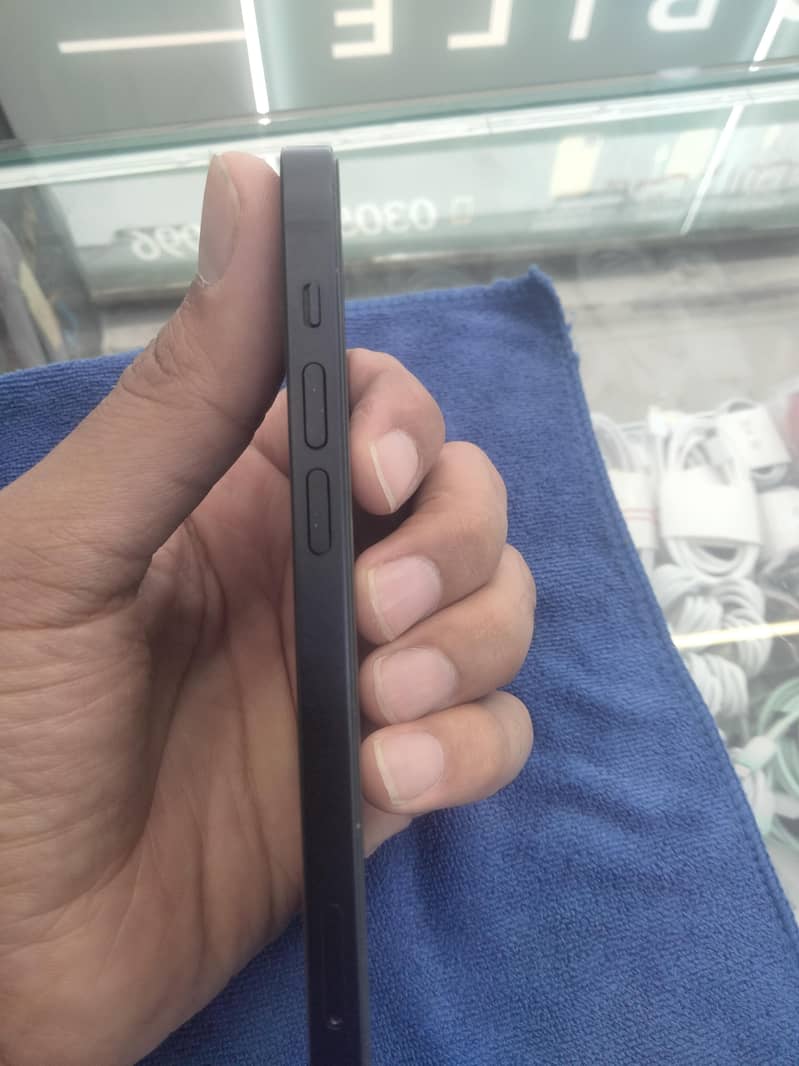 Apple iPhone 12 3