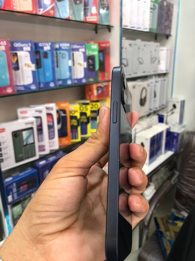 Apple iPhone 12 6