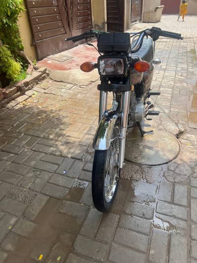Good condition and one hand use everything orgnal