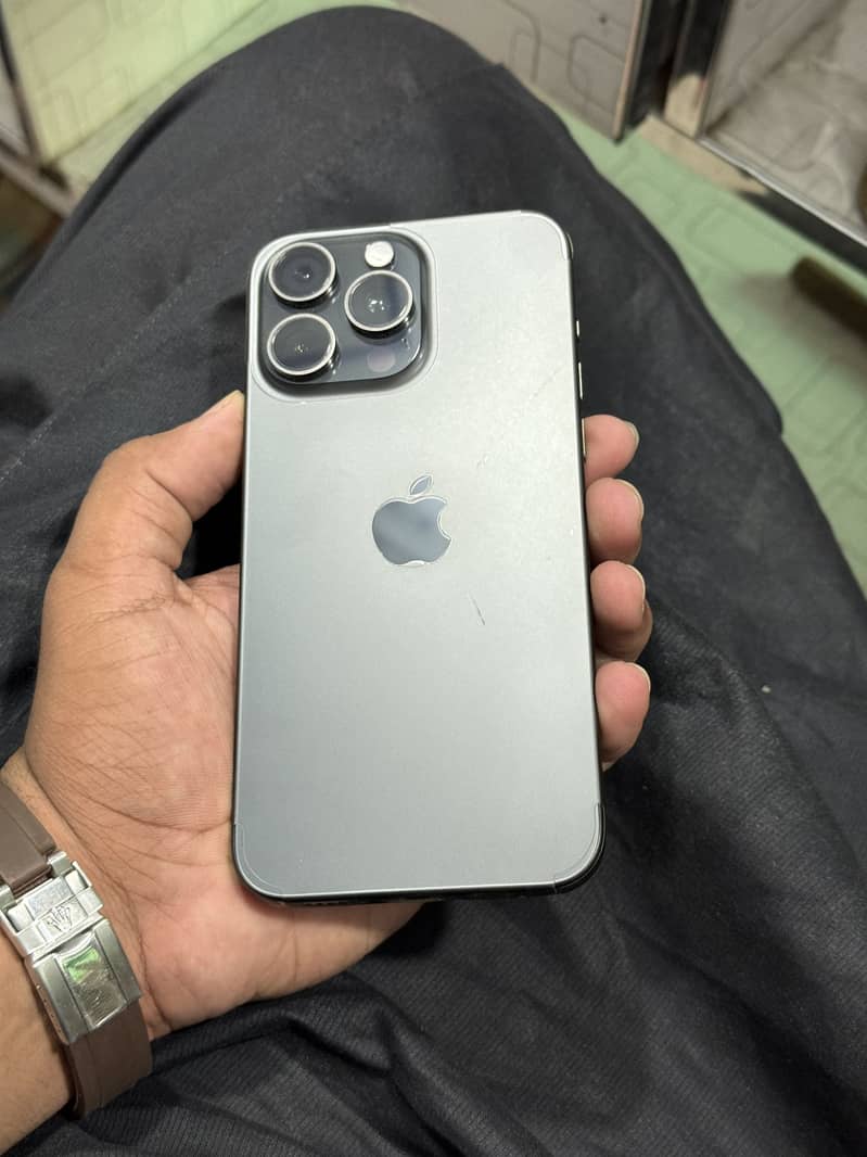 Apple iPhone 15 Pro Max 1