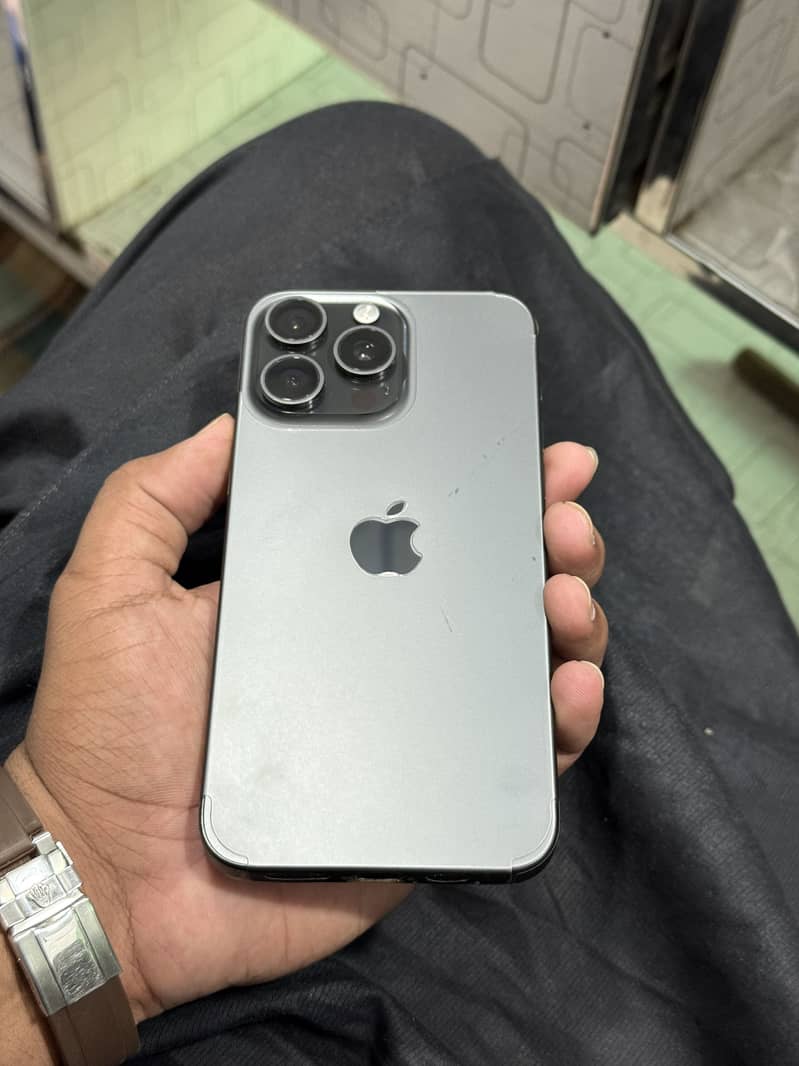 Apple iPhone 15 Pro Max 3