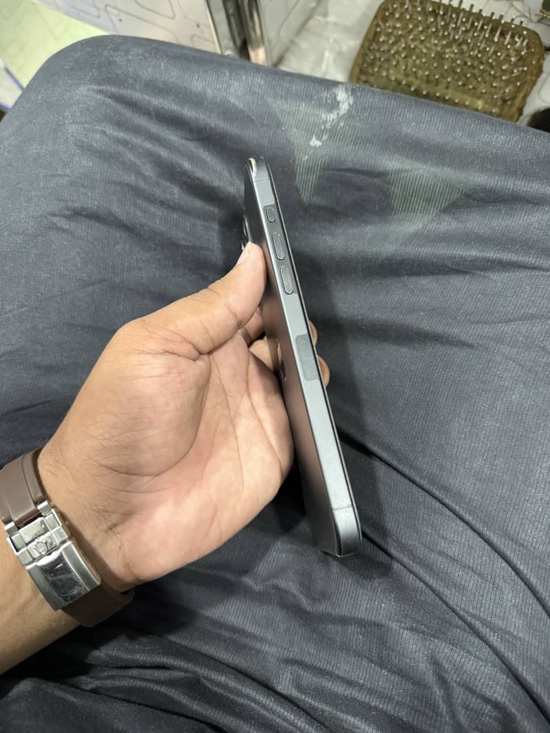 Apple iPhone 15 Pro Max 6