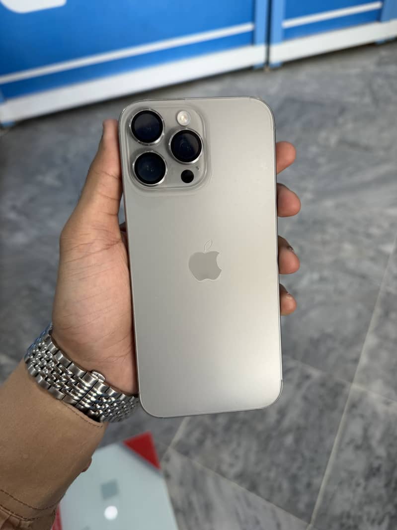 Apple iPhone 16 Pro Max 0