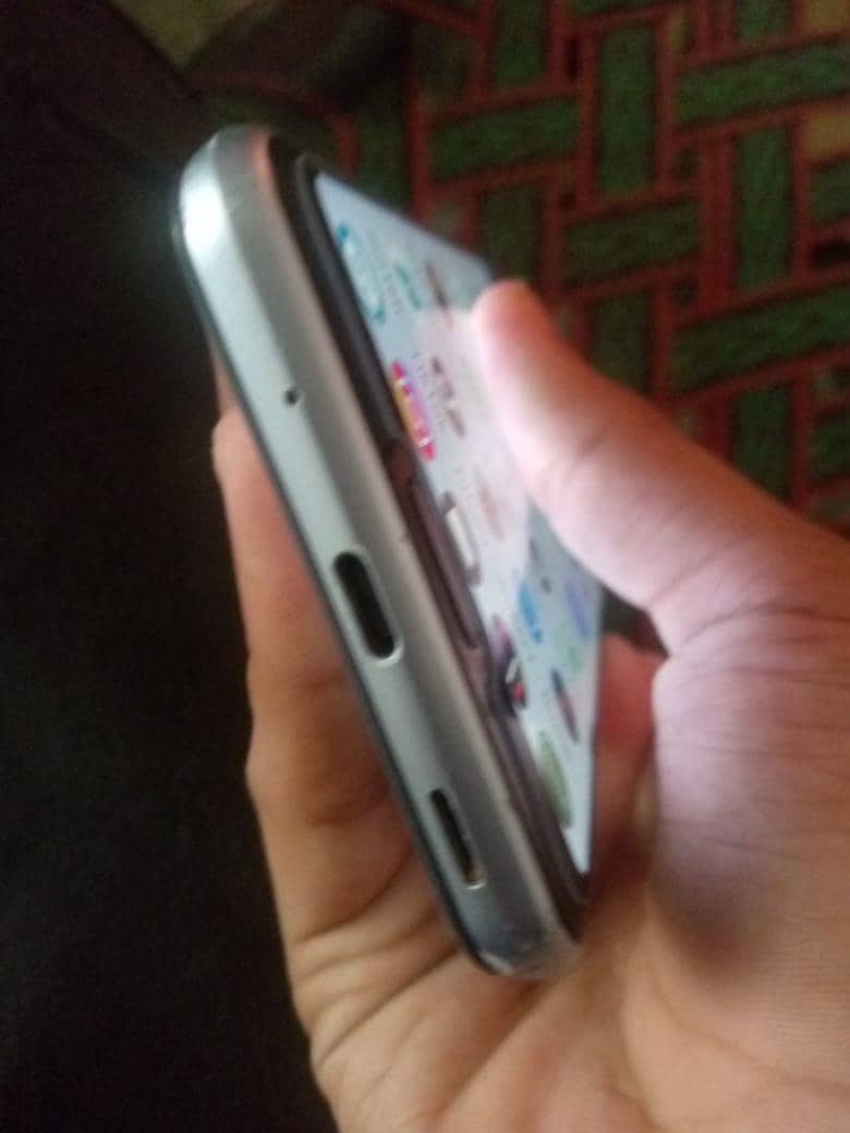 Sharp Aquos Sense 1