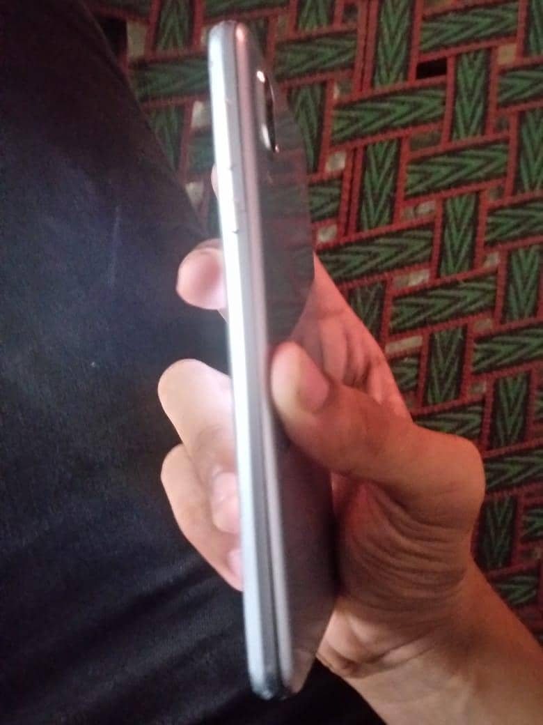 Sharp Aquos Sense 5