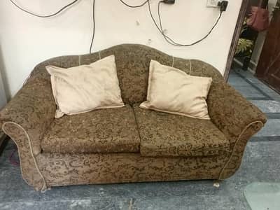 خوبصورت Sofa Set برائے فروخت – بہترین حالت