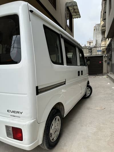 Suzuki Every 2011