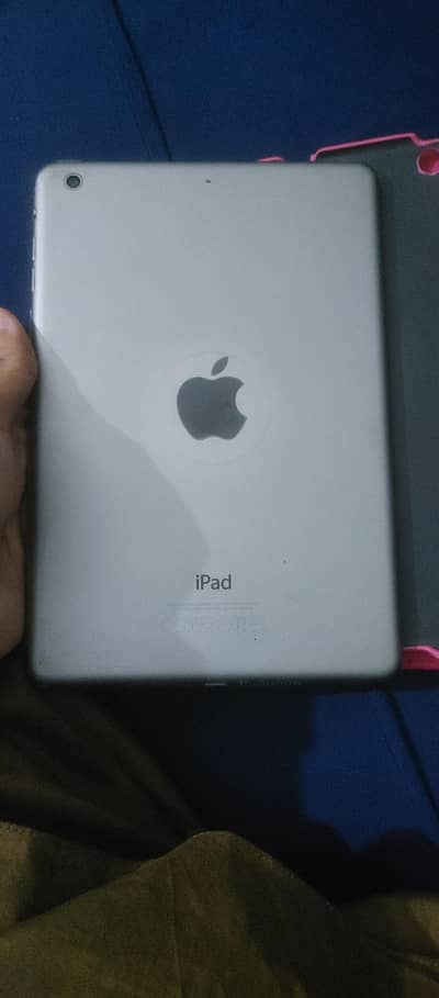 I Pad mini 3 + orignal cable + book cover  no open no repair