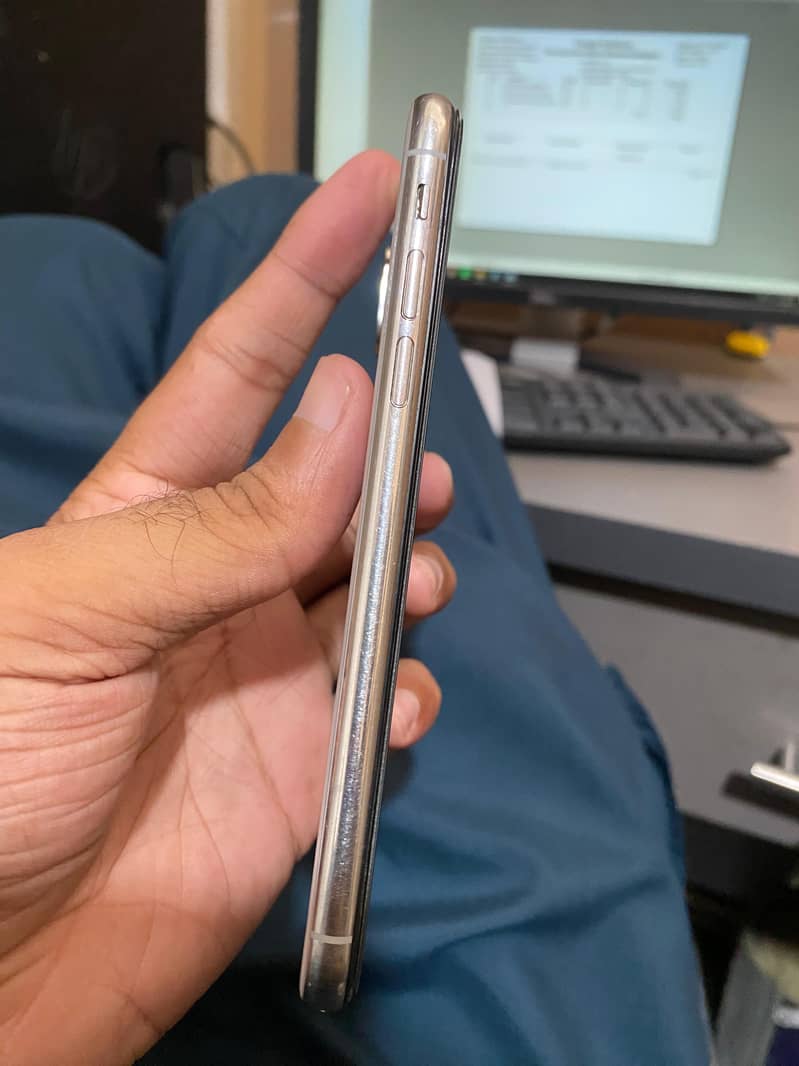 Apple iPhone X 11