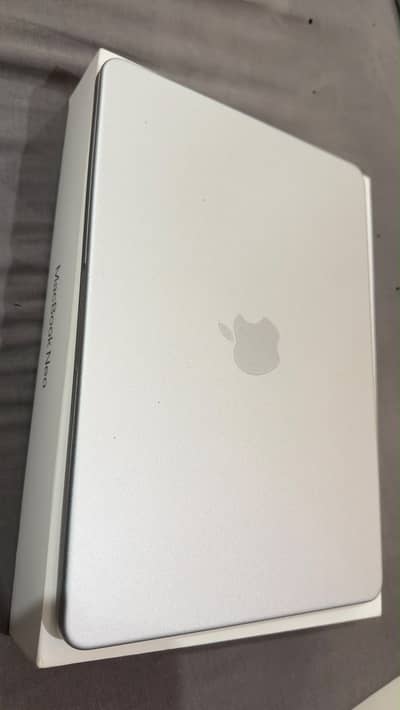 MacBook Neo 512 GB Touch ID SILVER color