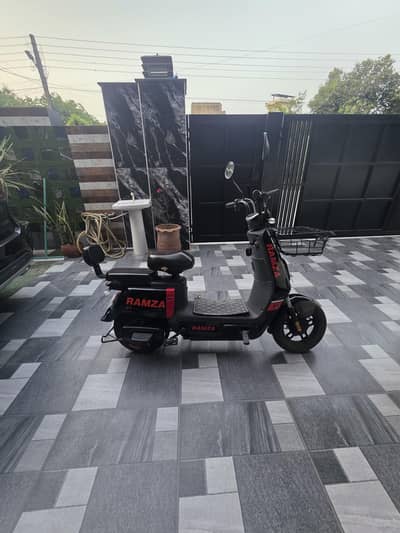 Ramza Z3 scooty
