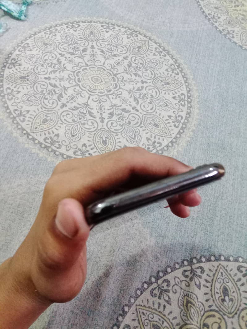 Apple iPhone X 3