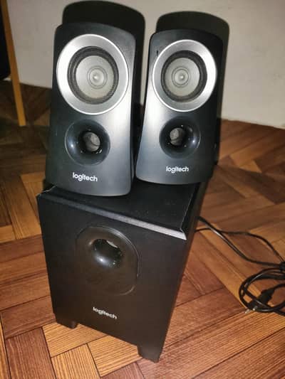 Logitech z313 2.1 speakers