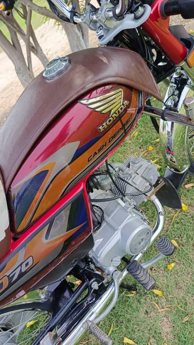 Honda 70 25/26 model fresh shorom condition 4000 driven 70+ fuel avera