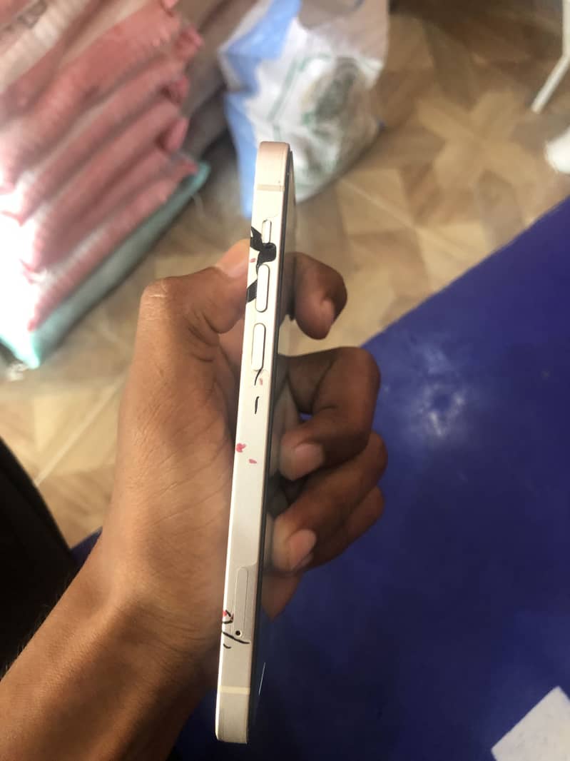 Apple iPhone 12 1