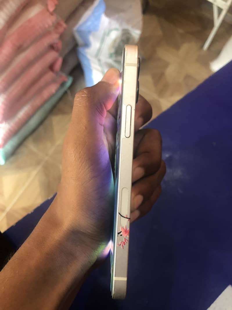Apple iPhone 12 3