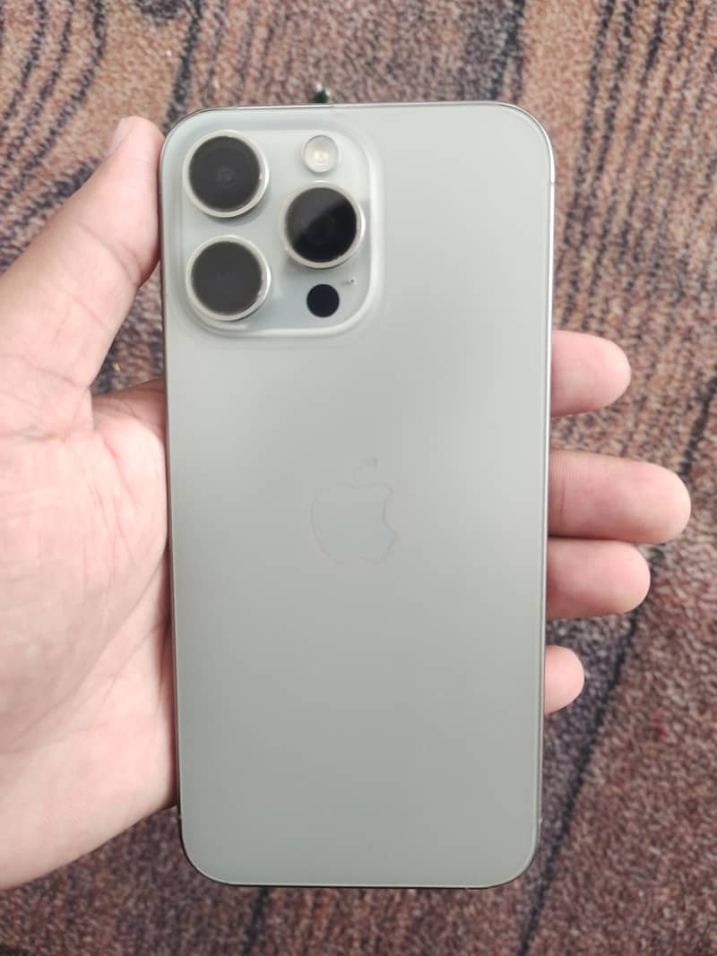Apple iPhone 15 Pro Max 2