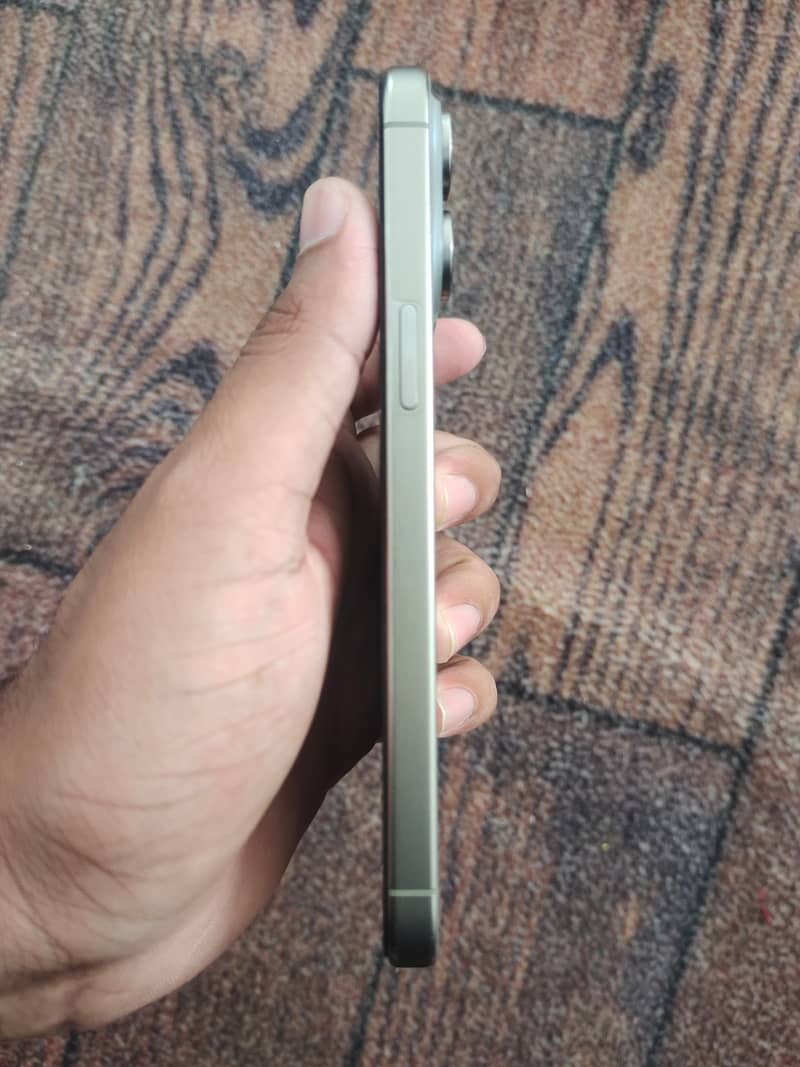 Apple iPhone 15 Pro Max 3