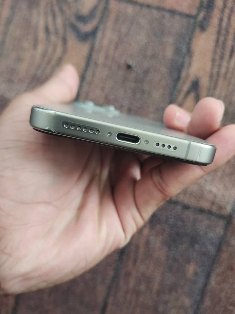 Apple iPhone 15 Pro Max 4