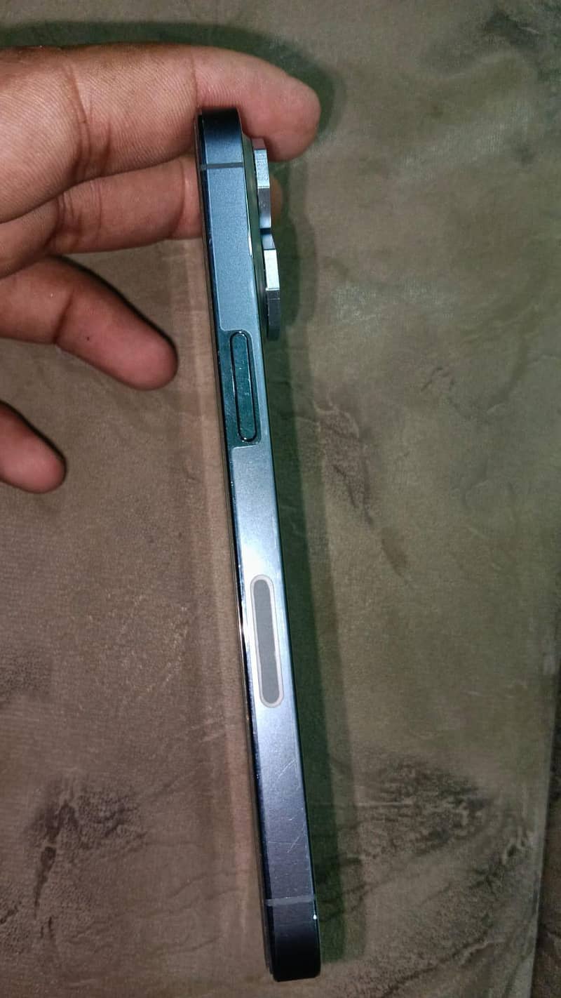 Apple iPhone 13 Pro 2